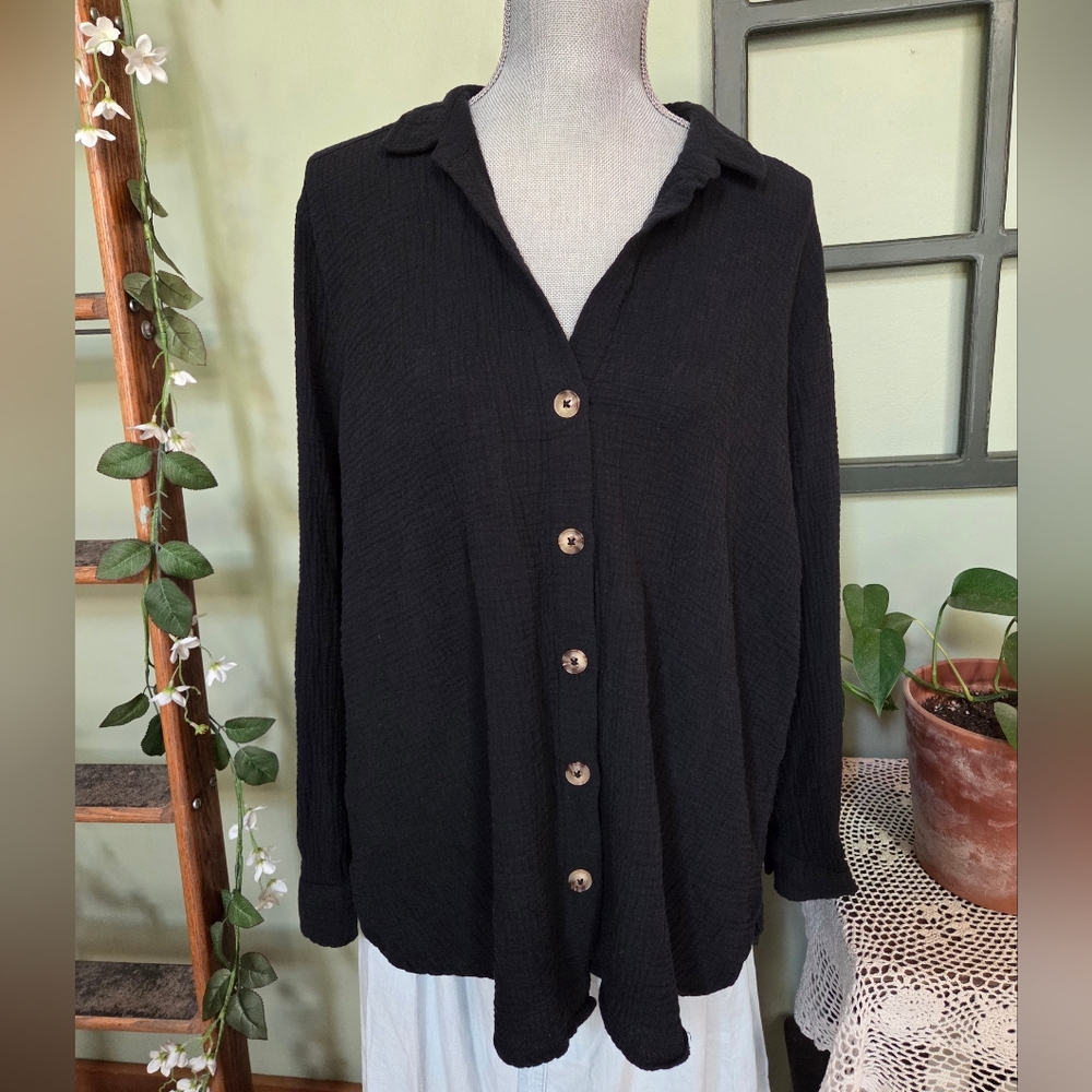 Como Vintage Black Button-Down Shirt